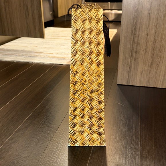 Bottega Veneta Gold Holiday Shopping Bag - Picture 4 of 5